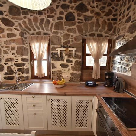Patriko Nisyrian Guesthouse Mandrákion エクステリア 写真