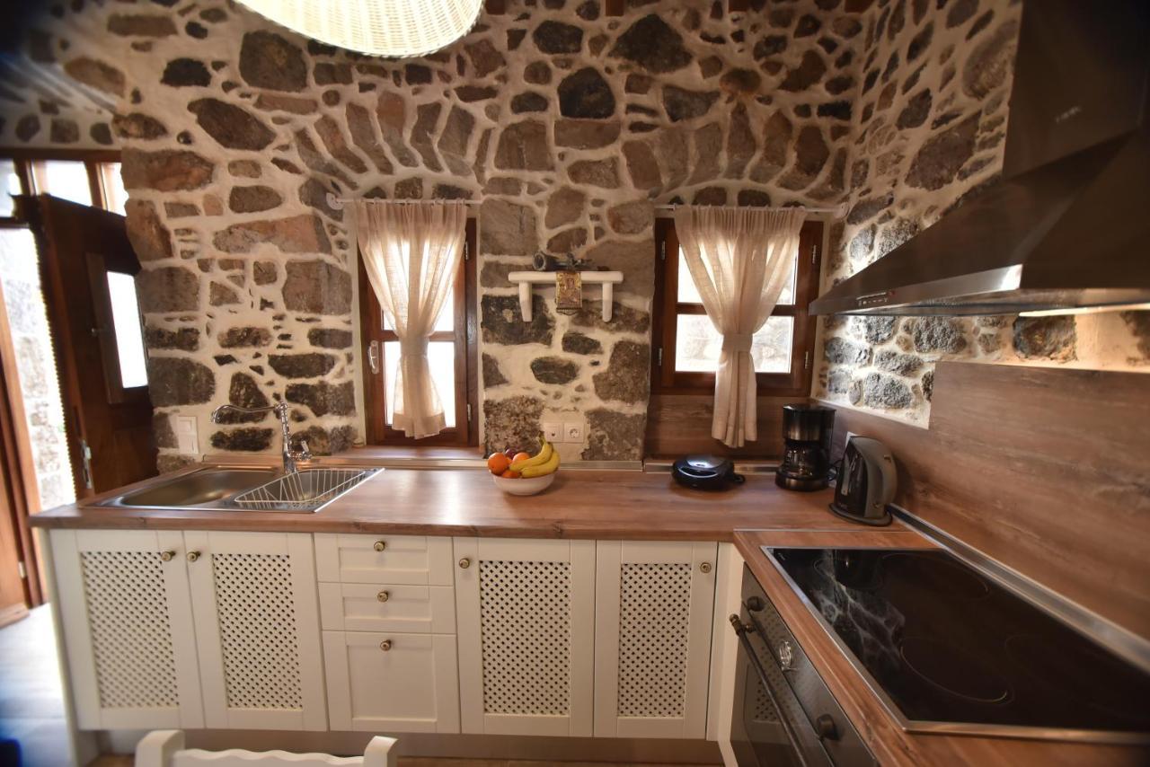 Patriko Nisyrian Guesthouse Mandrákion エクステリア 写真